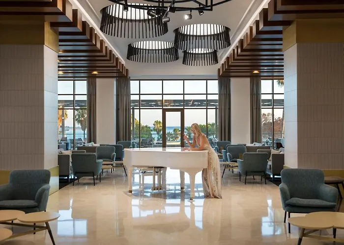 Acanthus Cennet Barut Collection