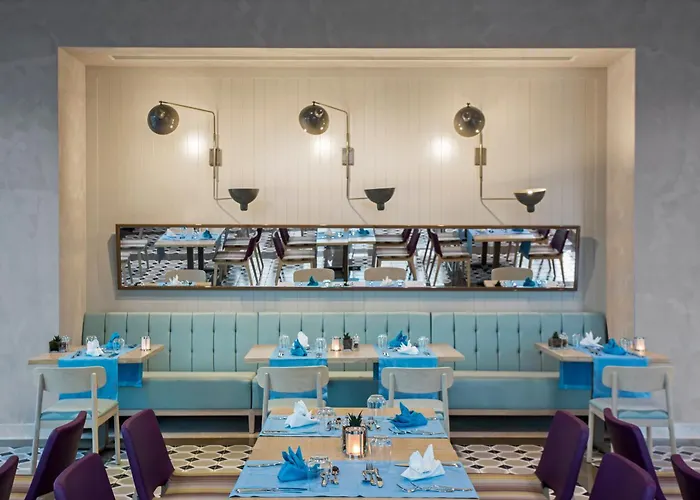 Acanthus Cennet Barut Collection