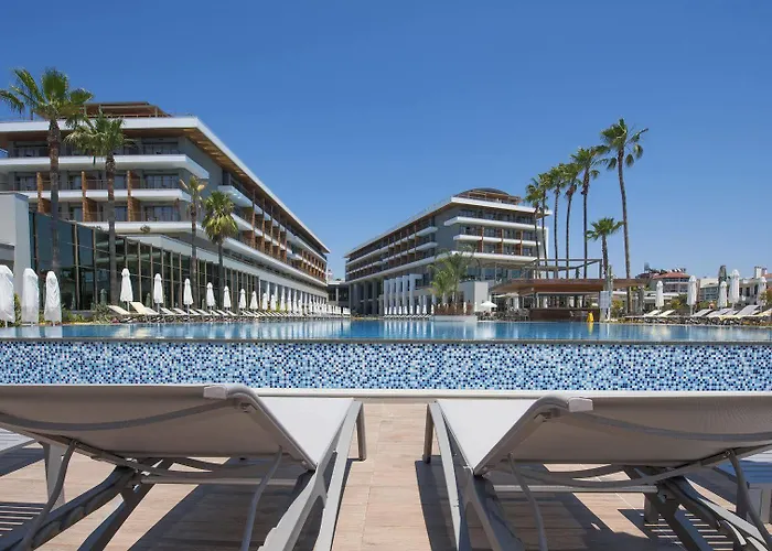 Acanthus Cennet Barut Collection