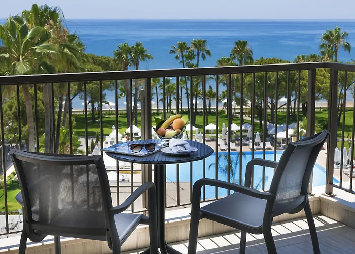 Acanthus Cennet Barut Collection